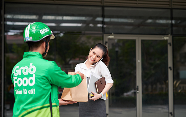 GrabFood là dịch vụ giao hàng ăn thần tốc đến khách hàng