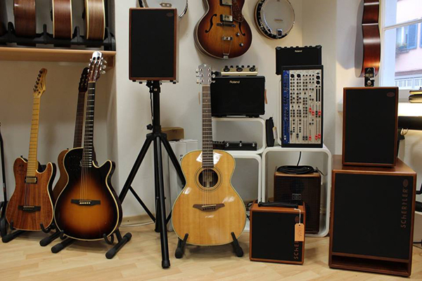 Acoustic là không giới hạn. Vì vậy các nghệ sỹ có thể dùng đến cả tiếng vang của chai lọ, tiếng gõ bàn phím… để hòa tấu một bản nhạc thú vị và sáng tạo riêng của mình