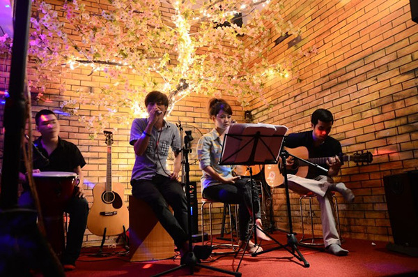 Giang Acoustic Coffee nằm ở trên đường Nguyễn Trãi, Hà Đông