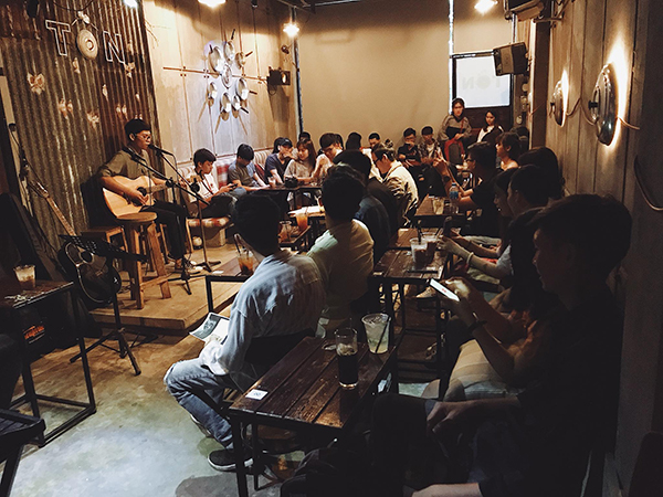 Like Acoustic Café nằm tại đường Khúc Hạo, Ba Đình