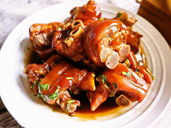 Móng giò heo vừa rẻ vừa bổ