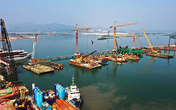 Các vùng kinh tế trọng điểm gồm 3 ngành chính