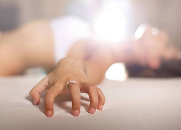 Điểm G là vị trí nhạy cảm của phụ nữ, là nơi kích thích ham muốn tình dục khi bị tác động, làm cho nữ giới lên đỉnh, cực khoái, đem lại hạnh phúc cho cặp đôi