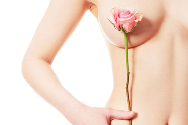 Phụ nữ có thể đạt được khoái cảm khi kích thích 2 đầu nhũ hoa
