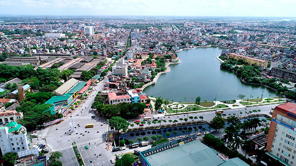 Đồng bằng sông Hồng có diện tích 15.000 km2, chiếm 4,5% diện tích cả nước