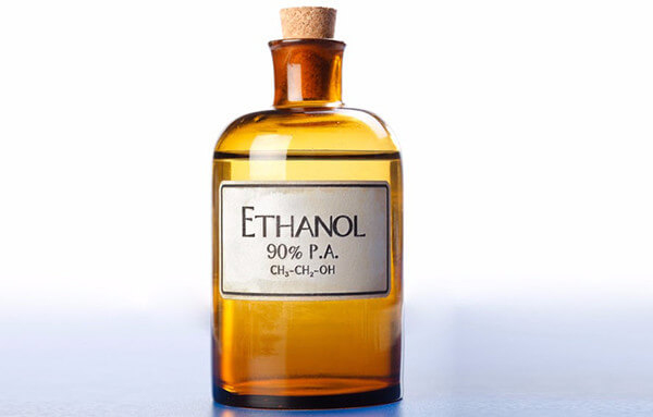Ethanol là một chất lỏng, không màu, trong suốt, mùi thơm dễ chịu và đặc trưng