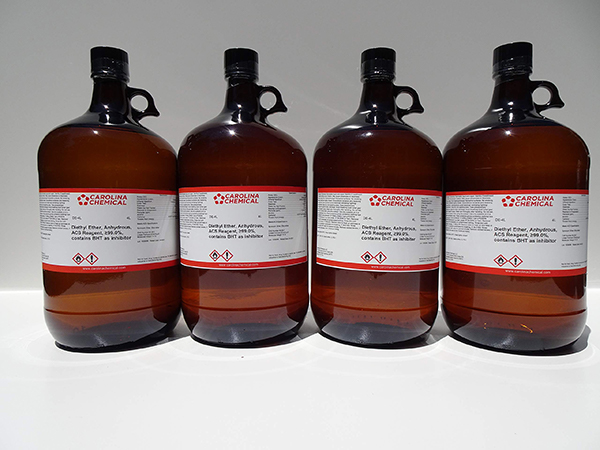 Ethanol để sản xuất các hợp chất hữu cơ như đietyl ete