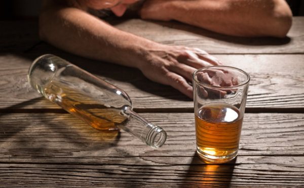 Ethanol là cồn, thành phần chính dùng làm đồ uống có cồn