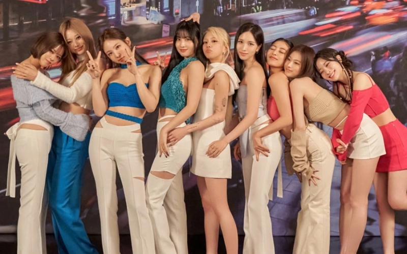 Nhóm nhạc nữ quốc dân - TWICE