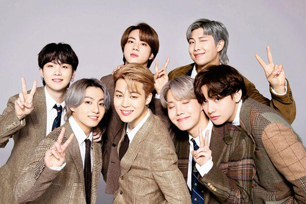 BTS (Bangtan Boys) là nhóm nhạc gồm 7 thành viên được ra mắt vào năm 2013