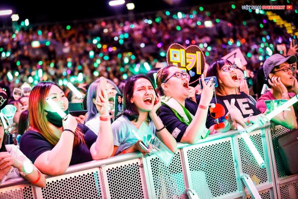 Fan Kpop là tên gọi chung của những người hâm mộ âm nhạc Hàn Quốc, hay cụ thể hơn là các nhóm nhạc Hàn Quốc