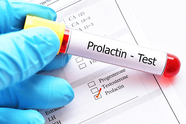 Prolactin được giải phóng khi bé yêu bắt đầu bú sữa mẹ