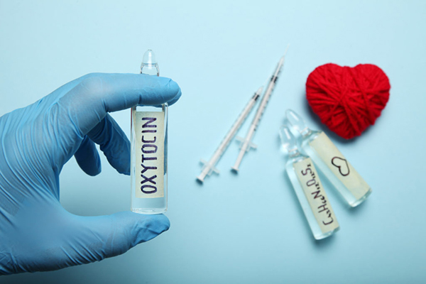 Oxytocin giúp hạn chế tối đa tình trạng sốt huyết sau sinh