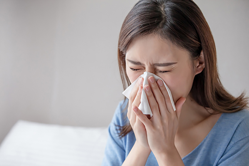Là hiện tượng phóng khích không khí từ phổi ra ngoài thông qua mũi, miệng