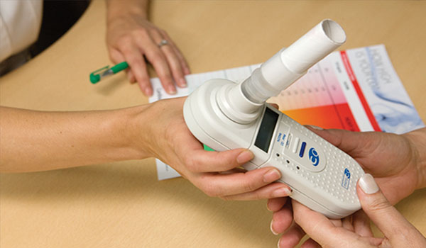 Bạn sẽ được thở vào một thiết bị và dùng thiết bị đó đánh giá, kiểm tra xem bạn có nhiễm khuẩn Hp không