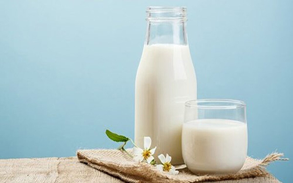 Sữa chua uống được làm từ sữa bò tươi cùng hàm lượng dưỡng chất dồi dào