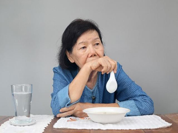 Gây chán ăn, mệt mỏi