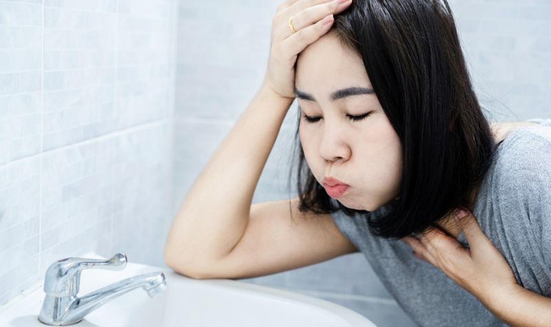 Cảm thấy buồn nôn, nôn mửa