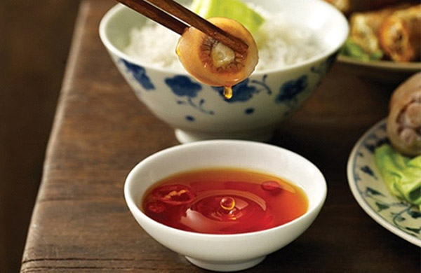 Mùi vị là một yếu tố vô cùng quan trọng để phân biệt nước mắm nhĩ ngon