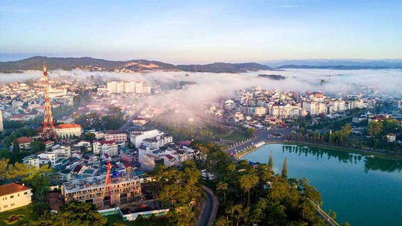 Quê quán được hiểu đơn giản là địa danh, nơi sinh trưởng của của người cha hoặc người mẹ