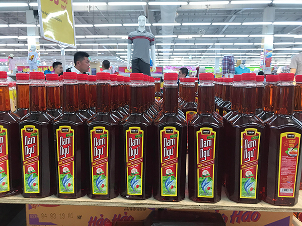 Nước mắm công nghiệp được sản xuất từ sản phẩm của nước mắm truyền thống