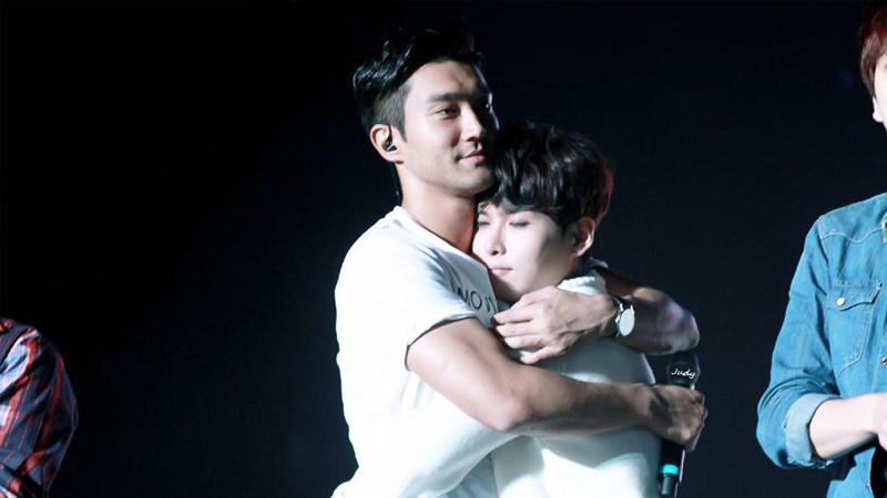 Super Junior Siwon là người vô cùng nhiệt huyết, kể cả trong việc skinship
