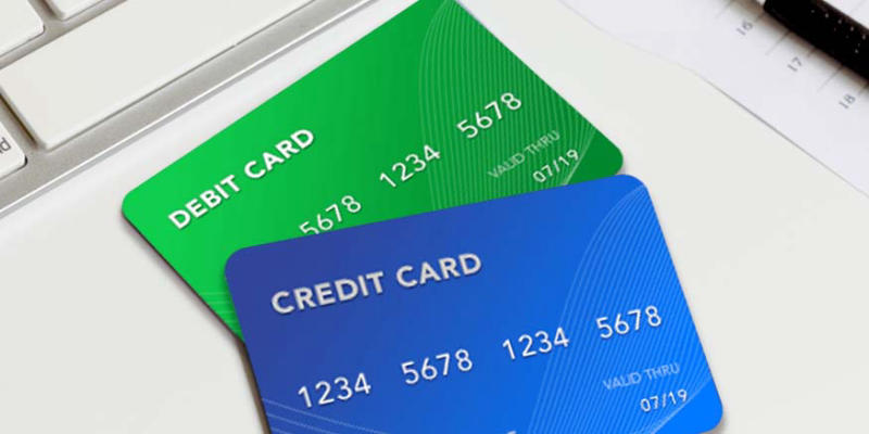 Thẻ tín dụng và thẻ ghi nợ khác nhau như thế nào?