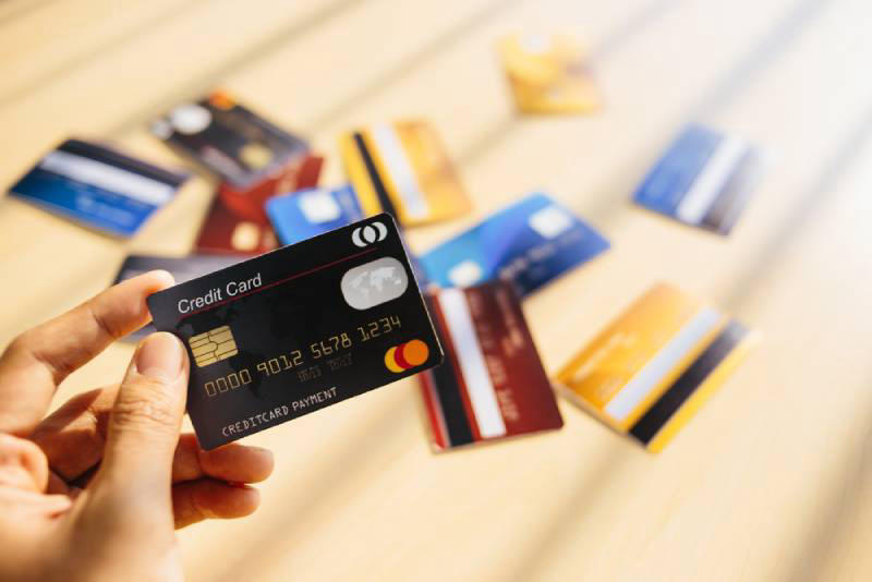 Không nên mở quá nhiều thẻ tín dụng