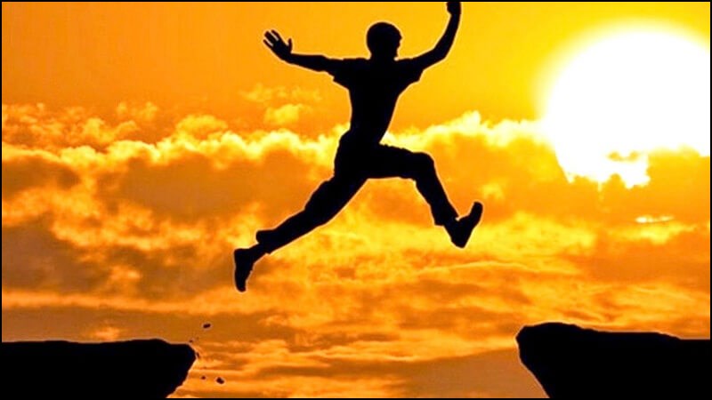 YOLO như một câu nói động lực để mọi người cố gắng sống một cuộc sống ý nghĩa