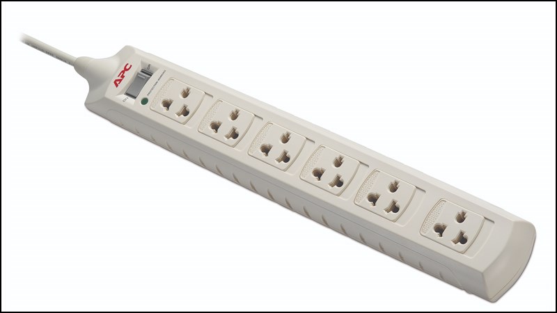 Trong ngành điện dân dụng outlet lại có nghĩa là chỗ cắm điện