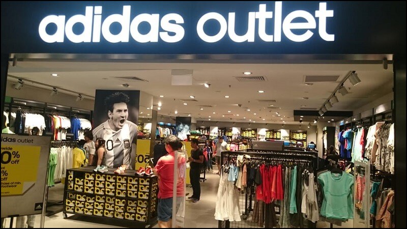 Cửa hàng oulet (outlet store) là những cửa hàng trưng bày và bán các sản phẩm outlet