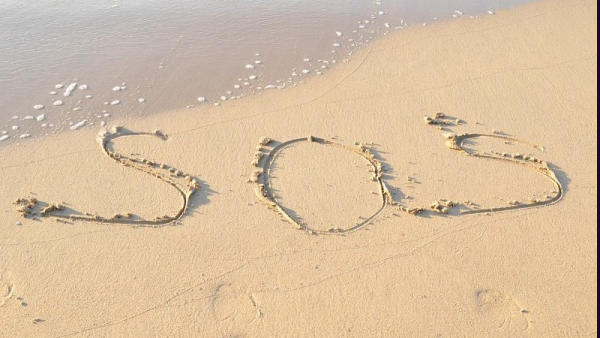 Vẽ ký hiệu SOS để cầu cứu