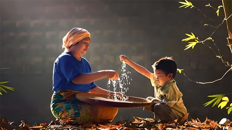 Tình mẫu tử thiêng liêng gắn bó với mỗi người