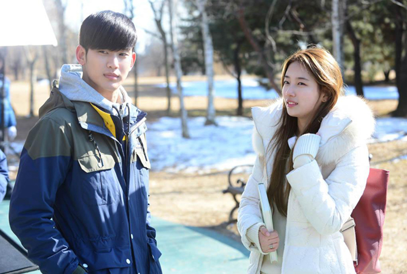 Suzy vào vai cô học trò cảm nắng thầy Do Min Joon