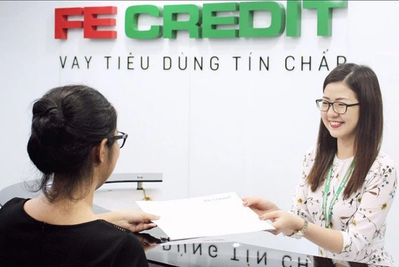 Nộp tiền mặt tại ngân hàng, tổ chức tín dụng cho vay