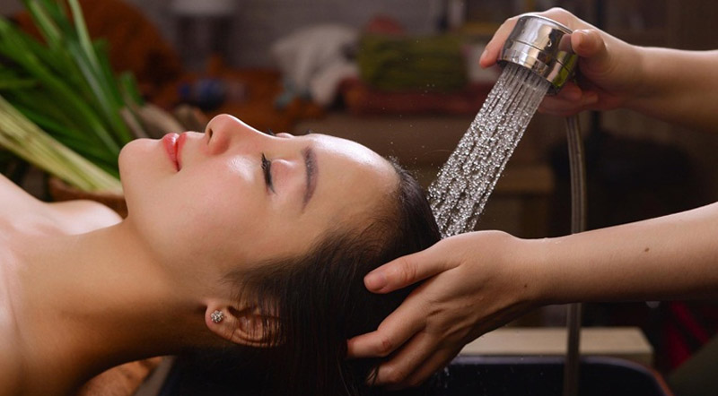 Hạn chế gội đầu sau khi nhuộm