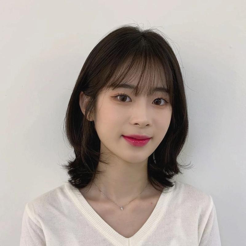 Tóc mái thưa đẹp cho mặt dài