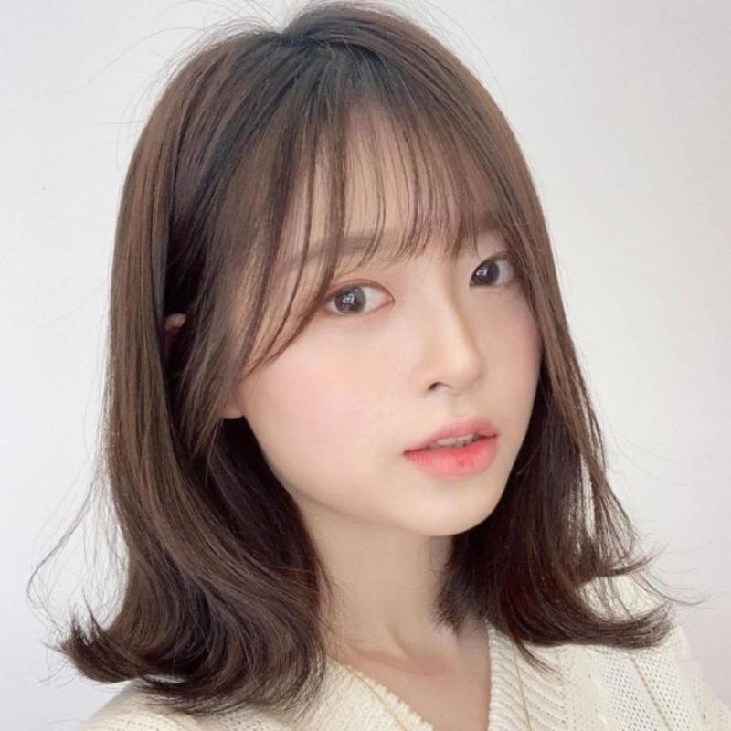Tóc mái thưa mặt trái xoan