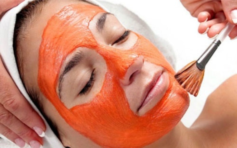 Bôi dầu gấc qua đêm rất tốt cho da