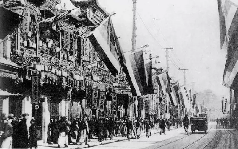 Chế độ phong kiến vào ngày 12 tháng 2 năm 1912.