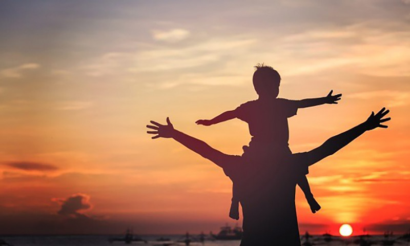 Phân tích và cảm nhận bài thơ Nói với con của Y Phương