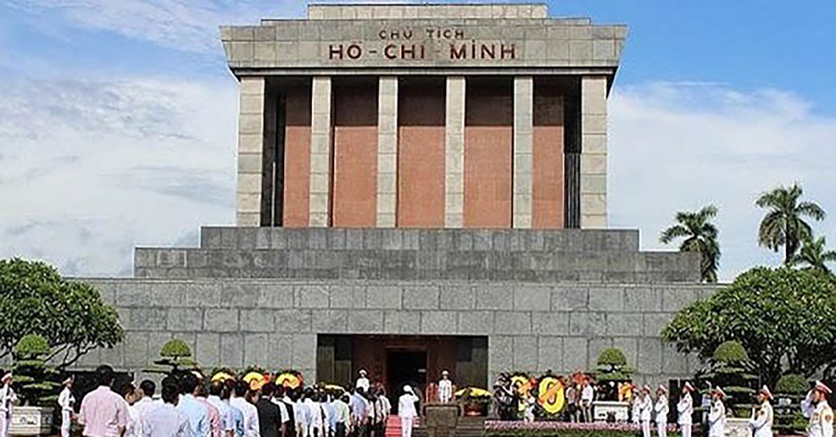 Cảm nhận khổ 1 bài Viếng lăng bác của nhà thơ Viễn Phương