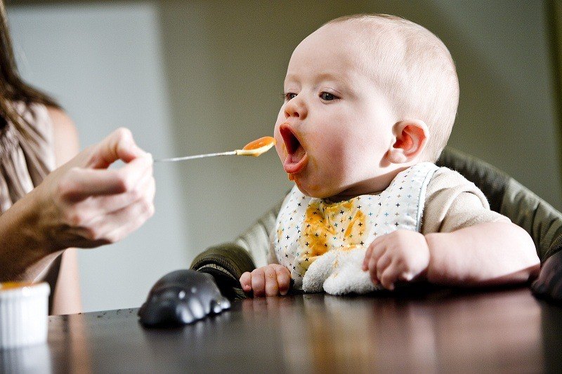 Dầu gấc dễ dàng bổ sung vào chế độ ăn uống
