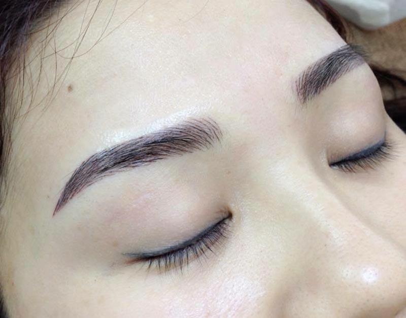 Điêu khắc chân mày là gì?
