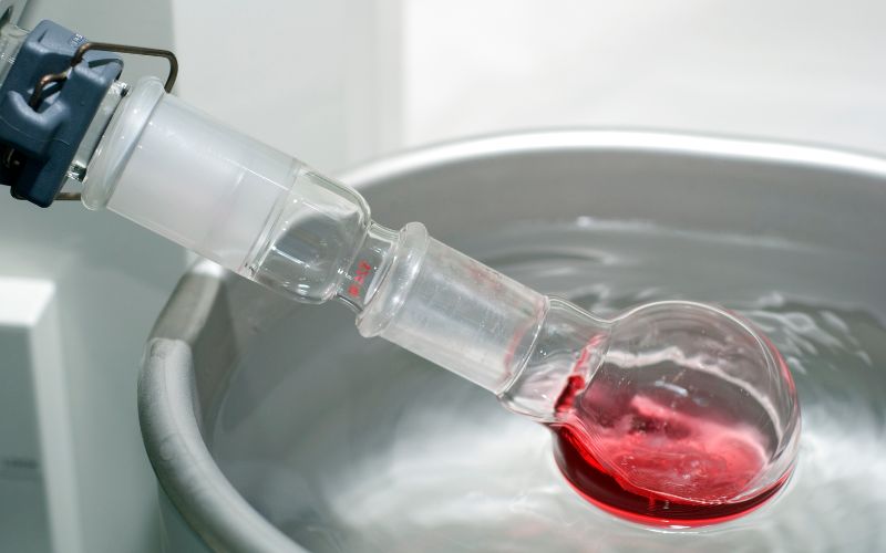 Hầu hết các hợp chất hữu cơ thường có độ chảy và nhiệt độ sôi thấp nên dễ bay hơi