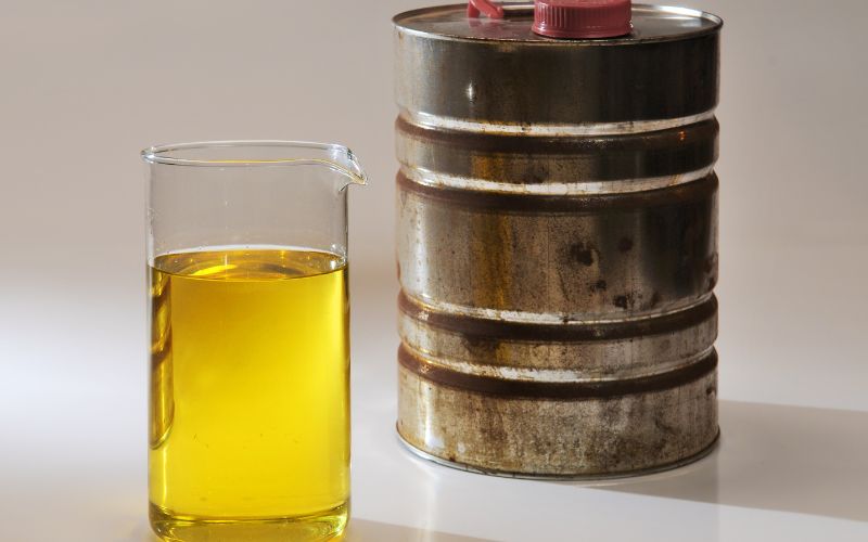 Xăng là một loại nhiên liệu chủ yếu được sản xuất từ các hợp chất hữu cơ