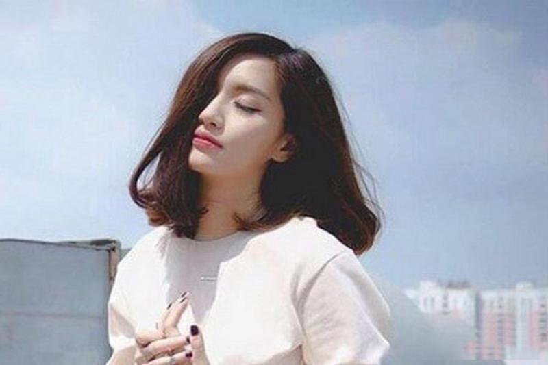 Tóc ngang vai mặt tròn to