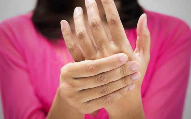 Những đối tượng dễ mắc bệnh viêm khớp dạng thấp