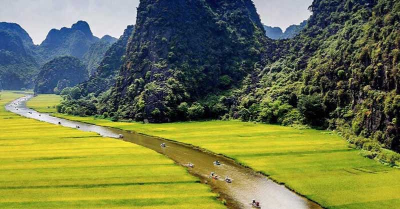 Đất nước được hình thành từ đời sống vật chất và tinh thần của nhân dân