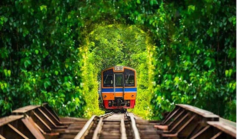 Bình giảng Tiếng hát con tàu để thấy lời mời gọi lên đường